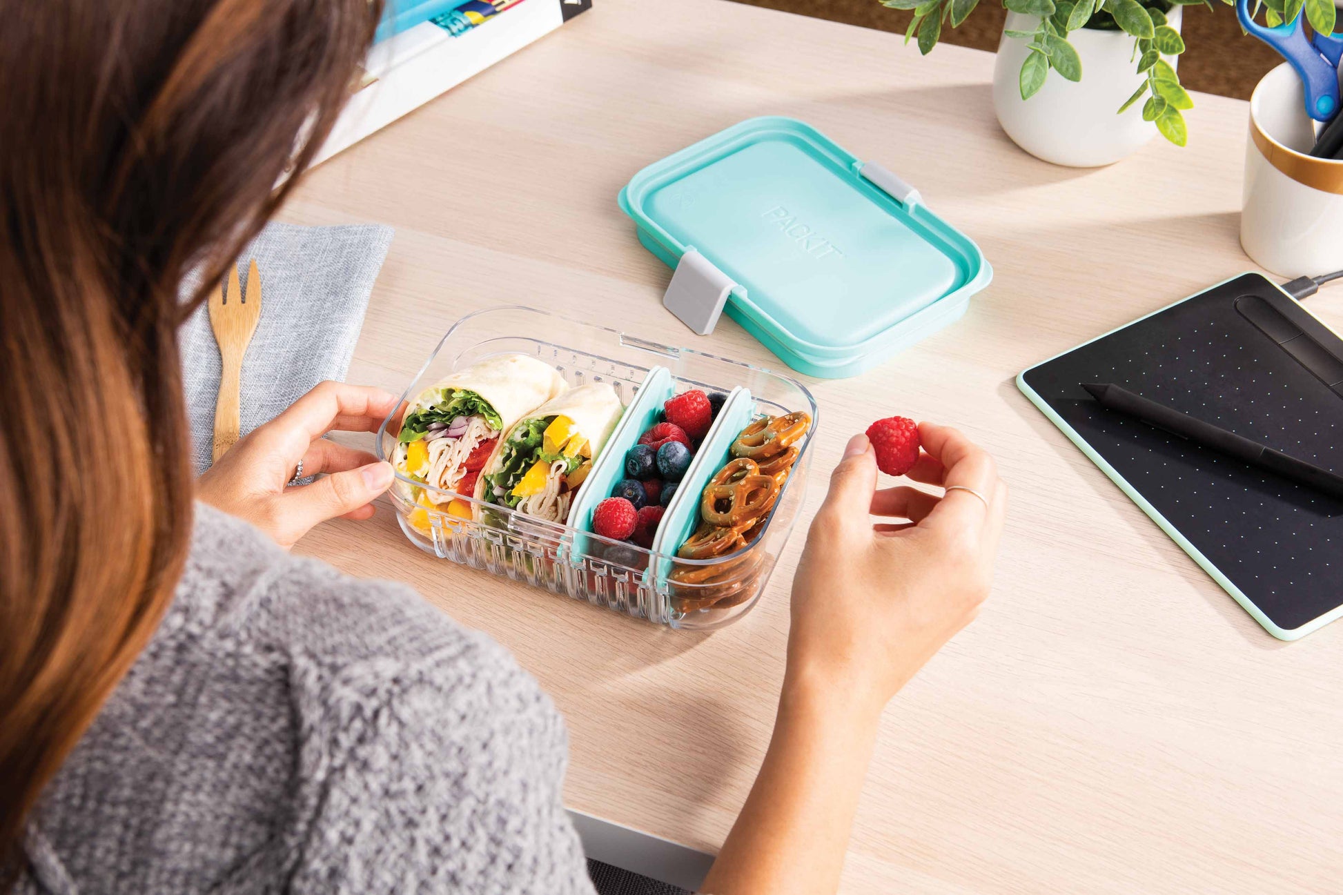 mod-bento-lunch-container-b1 2022_Lifestyle_MOD-Lunch_Mint_02_Lores.jpg