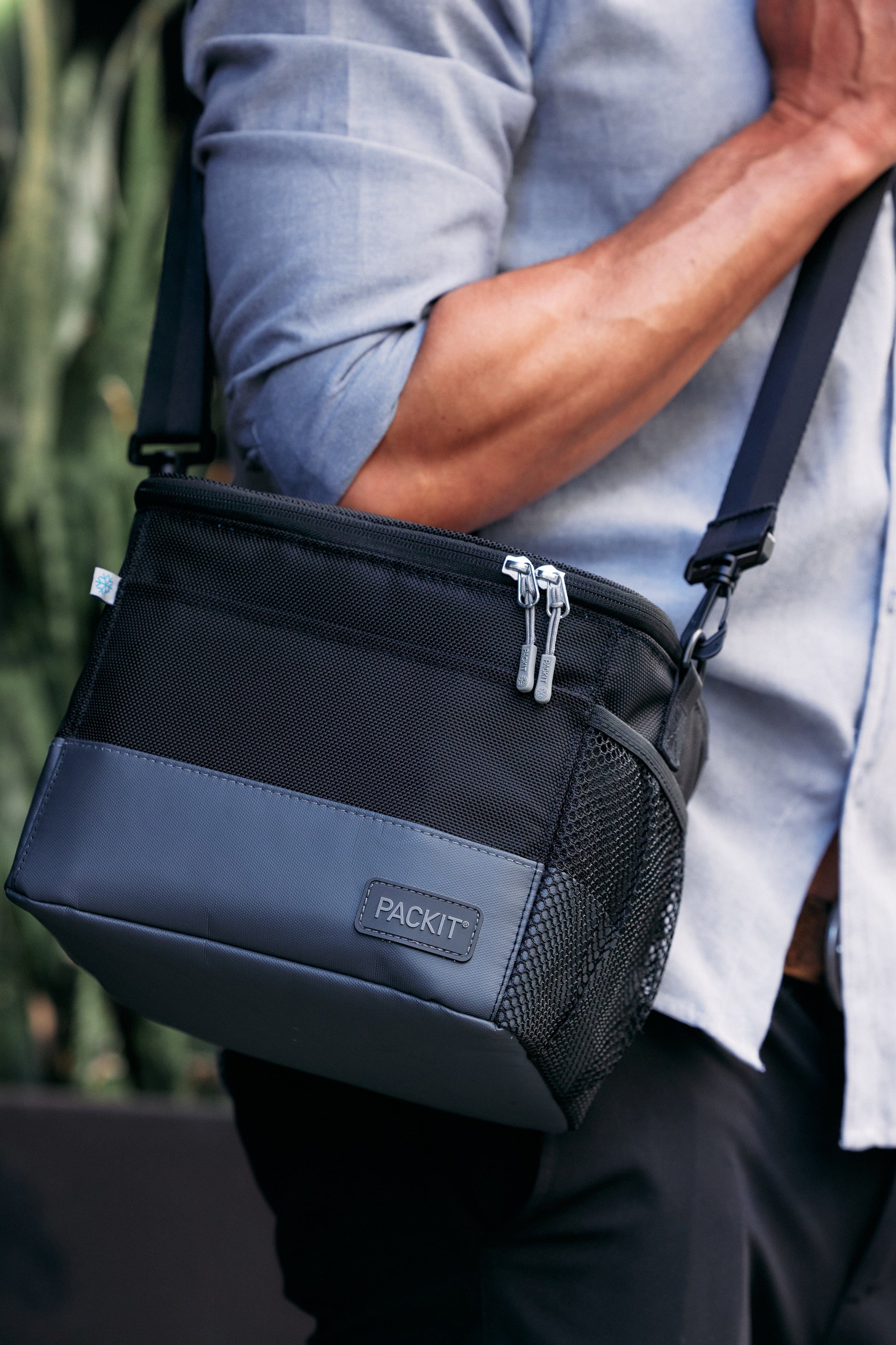 freezable-lunch-pail-q1 freezable-upright-lunch-pail-black-gray-lifestyle-male-city.jpg