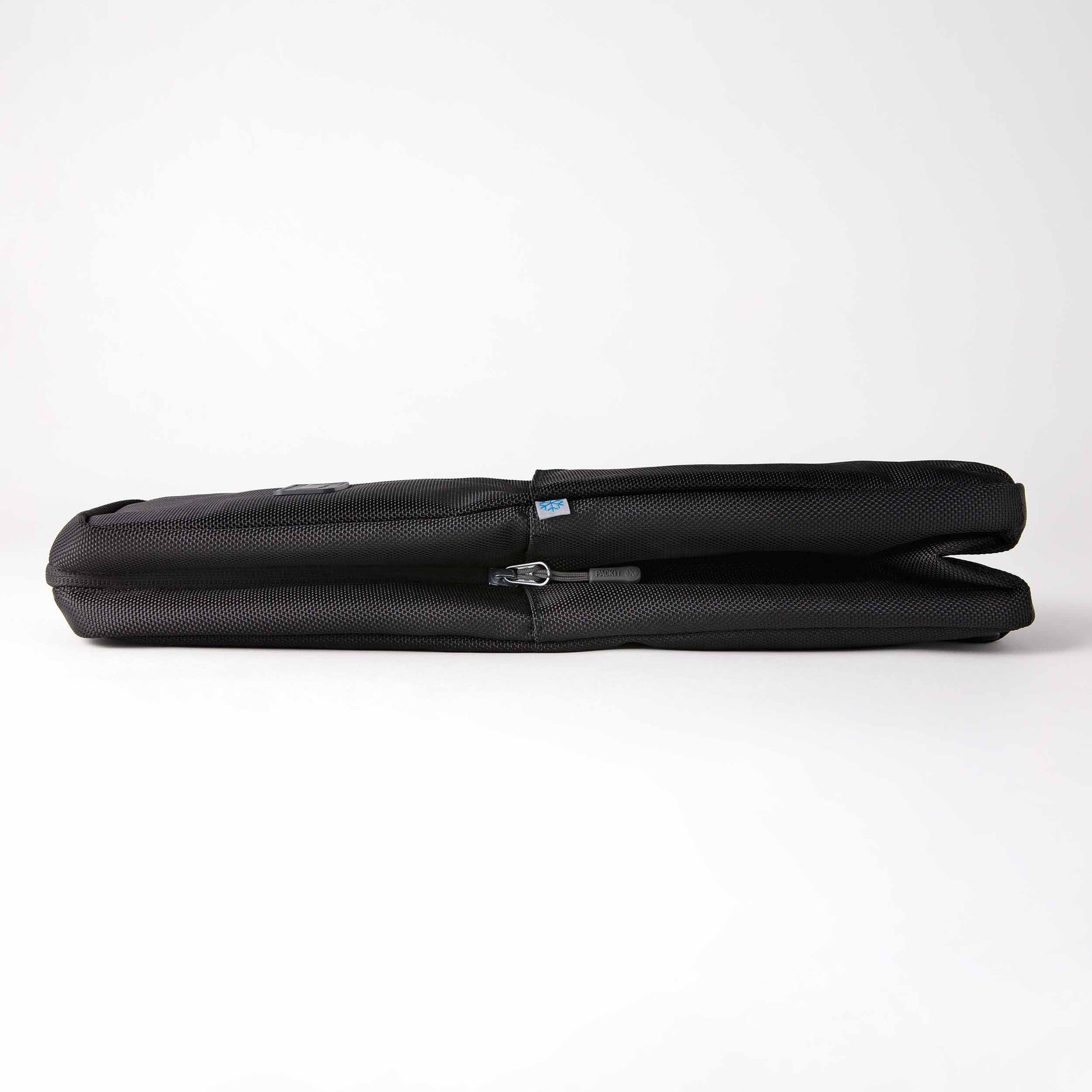 freezable-wine-carrier-q7 freezable-wine-carrier-black-ecofreeze-plus-flat.jpg