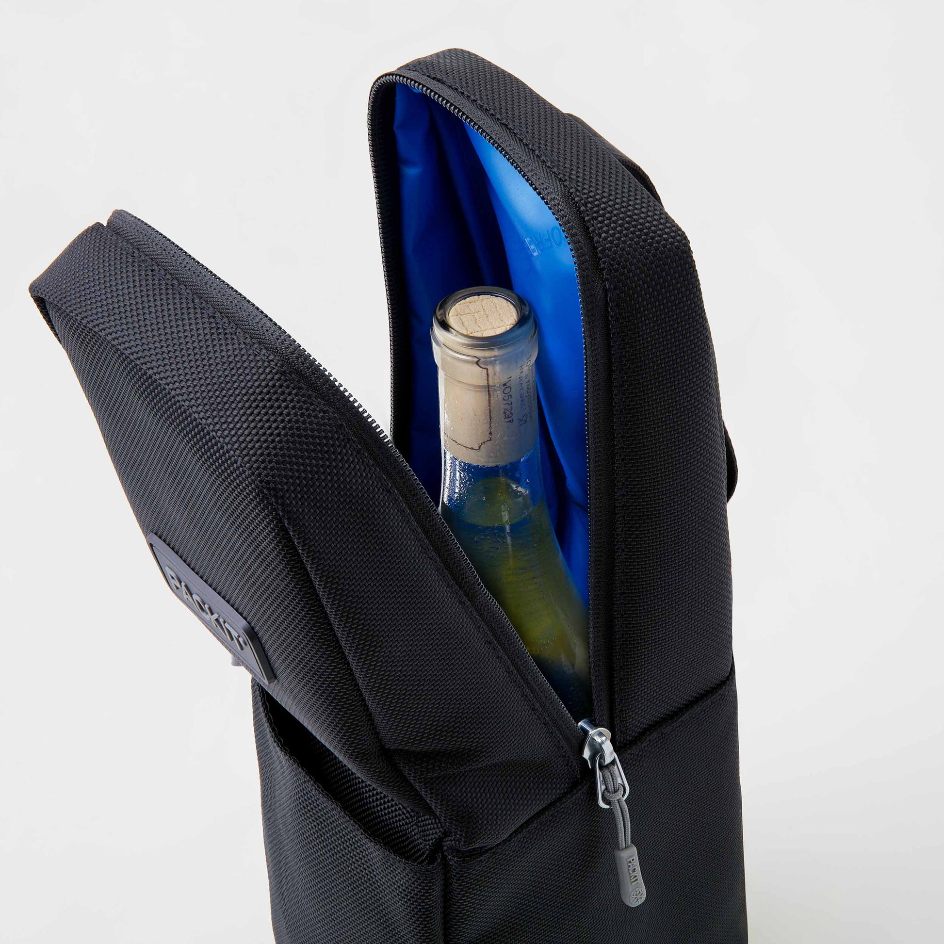 freezable-wine-carrier-q7 freezable-wine-carrier-black-ecofreeze-plus-top-view-with-wine.jpg