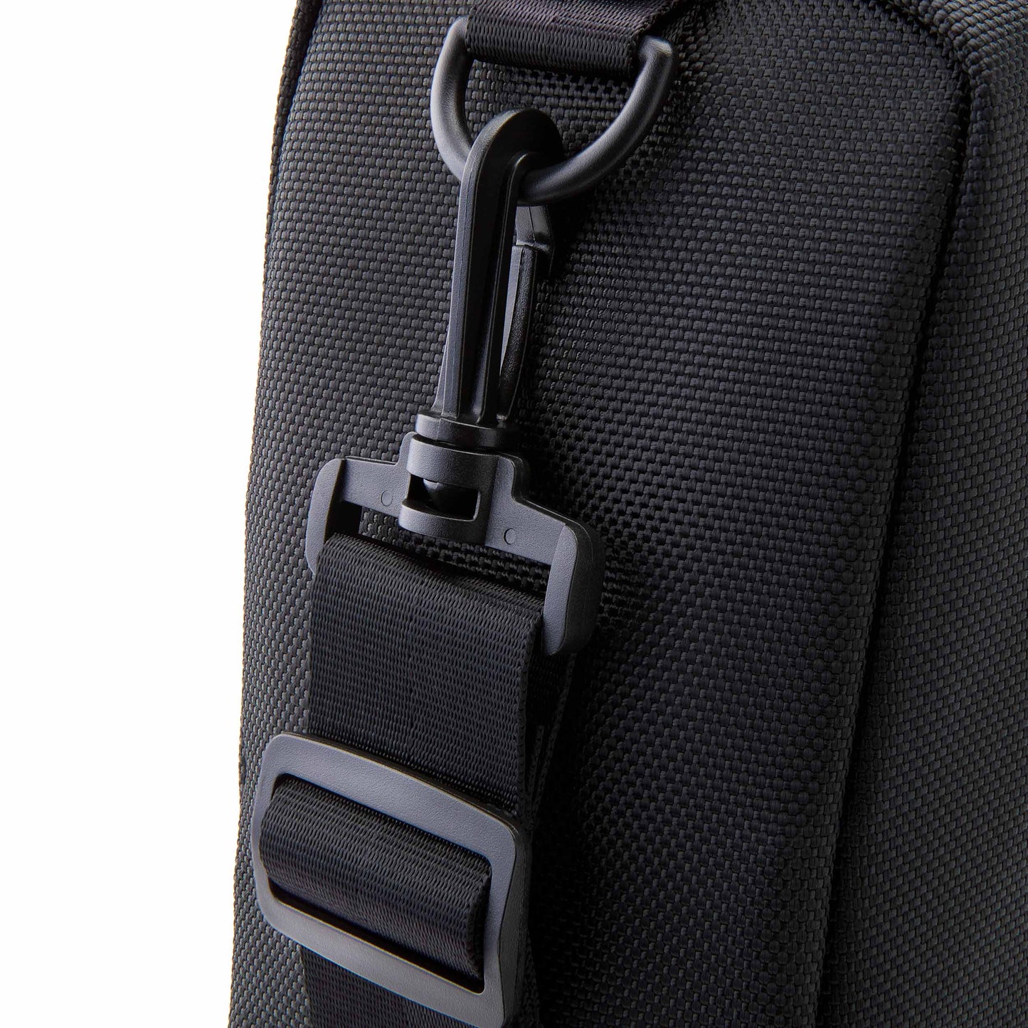 freezable-wine-carrier-q7 freezable-wine-carrier-black-ecofreeze-plus-zoom-removable-strap.jpg