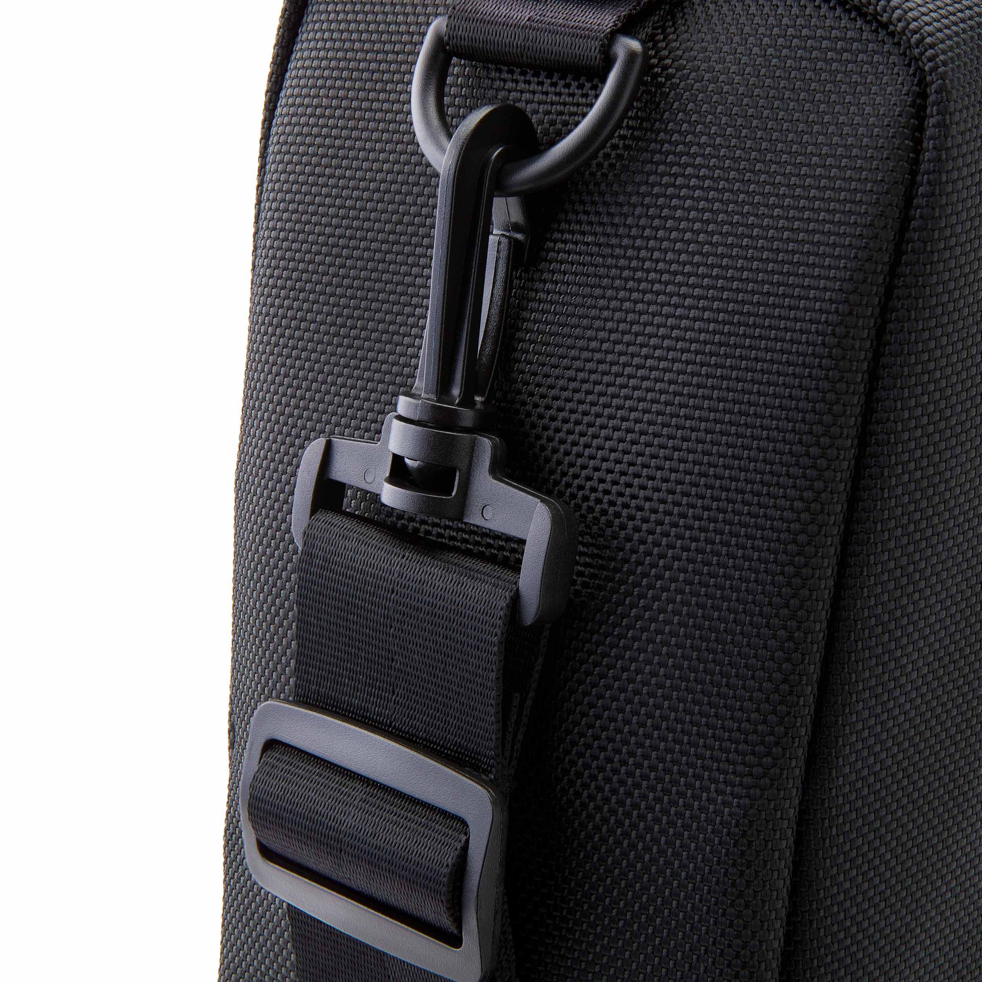 freezable-wine-carrier-q7 freezable-wine-carrier-black-ecofreeze-plus-zoom-removable-strap.jpg