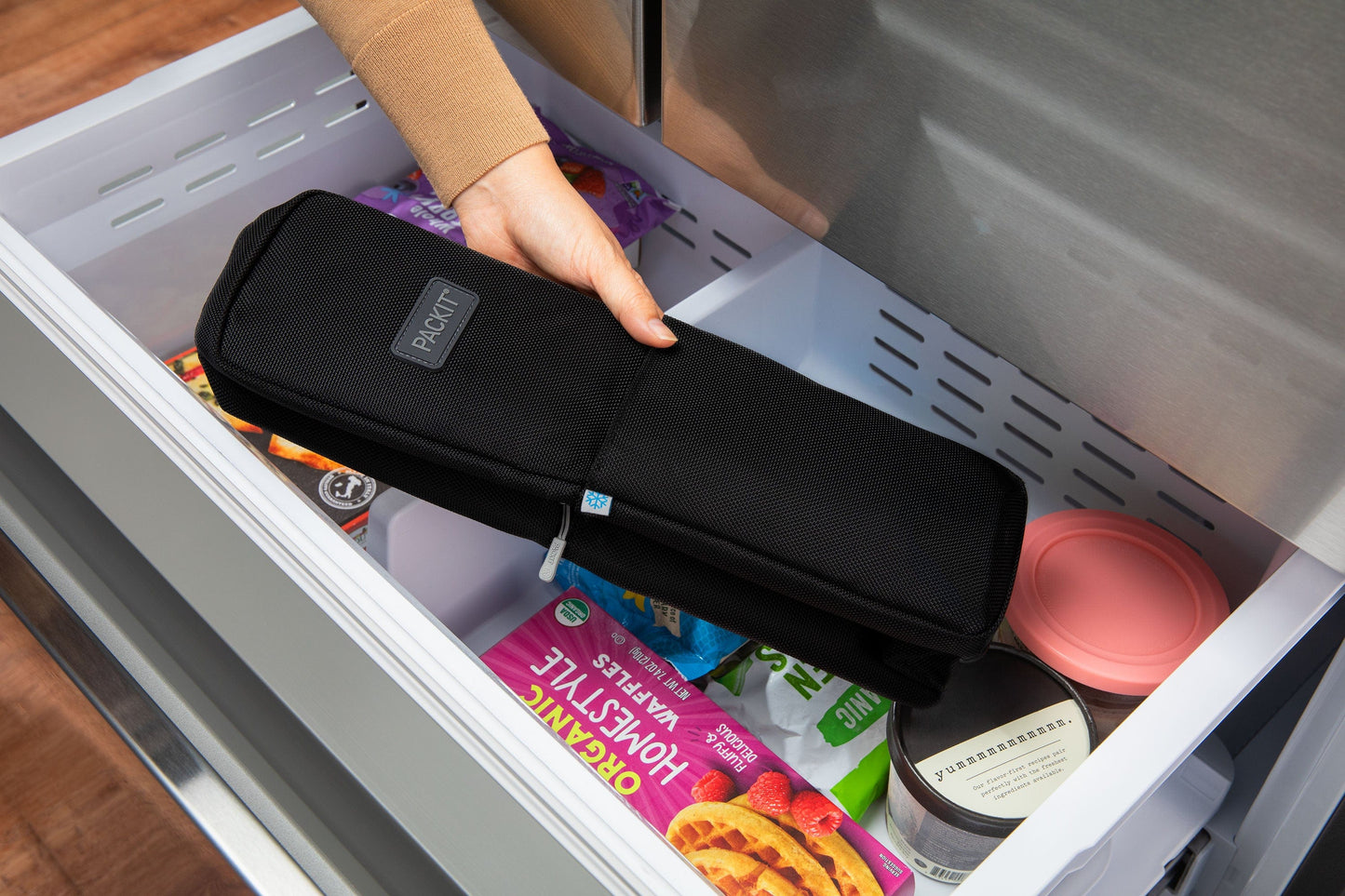 freezable-wine-carrier-q7 freezable-wine-carrier-black-freezer.jpg