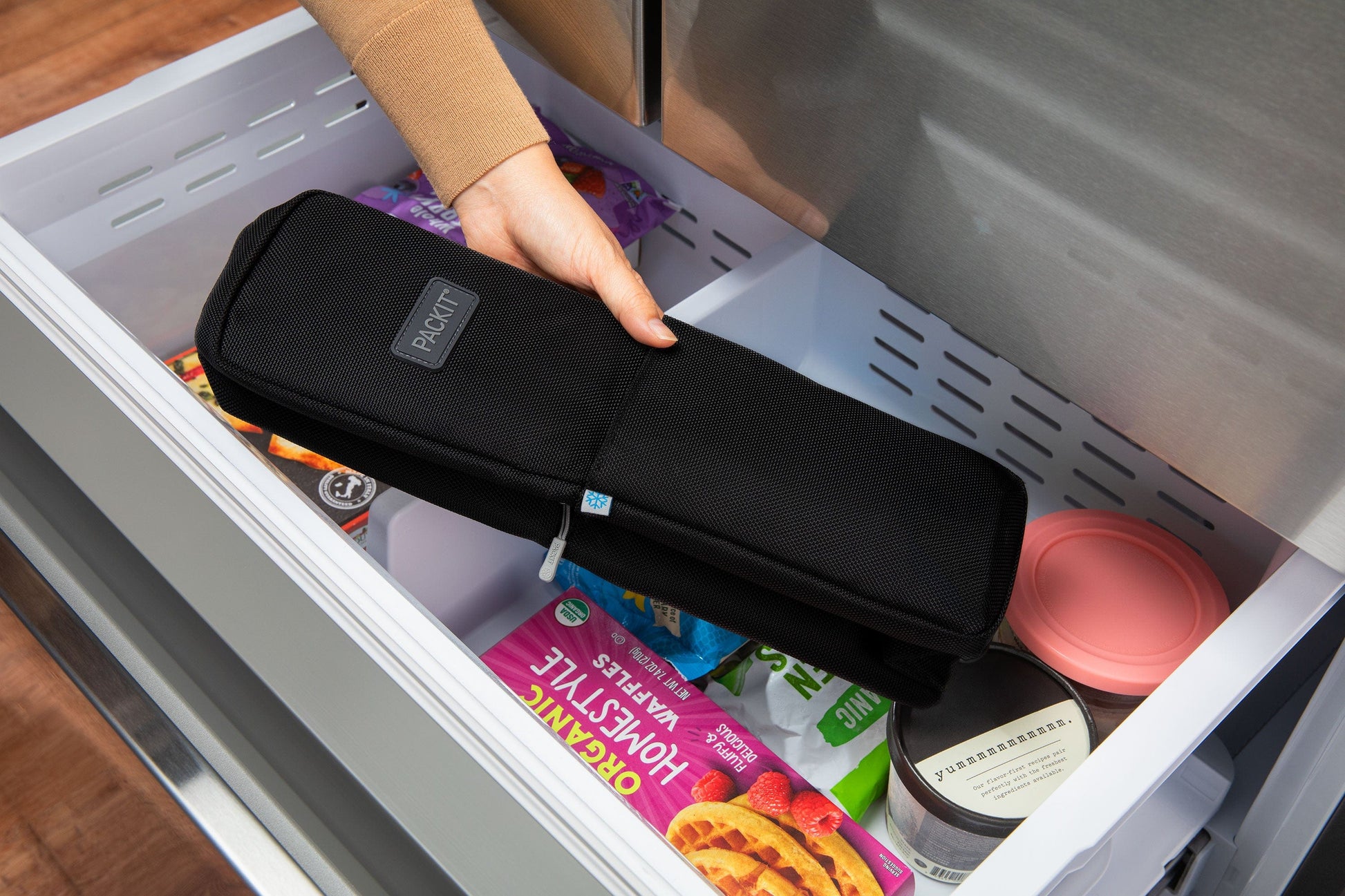 freezable-wine-carrier-q7 freezable-wine-carrier-black-freezer.jpg