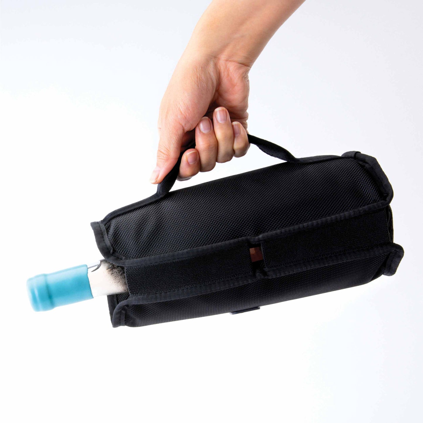 freezable-wine-cooler-e8 freezable-wine-cooler-black-pouring-with-handle.jpg