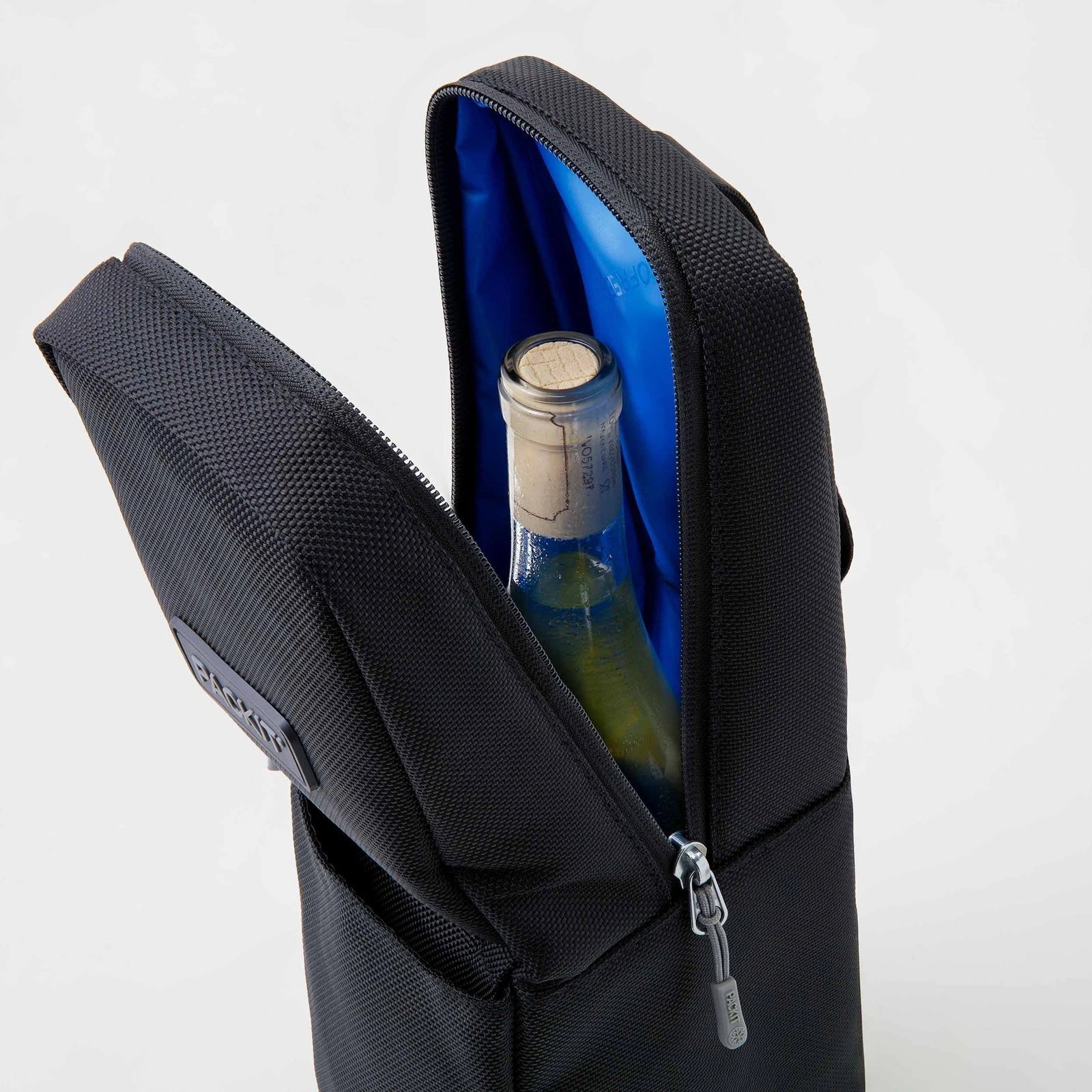 Black ECOFREEZE plus wine carrier with bright blue insulated lining